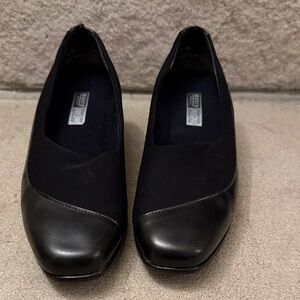 Munro American Black Stretch Cap Toe Heels | Comfort Slip-On Work Shoes Size 8W